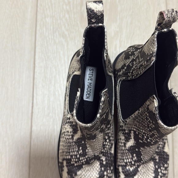 Steve Madden Devan Faux Snake Skin Ankle Boots - Picture 3 of 11